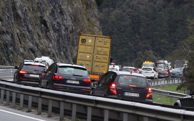 Retenciones en la AP-8 a causa de un accidente