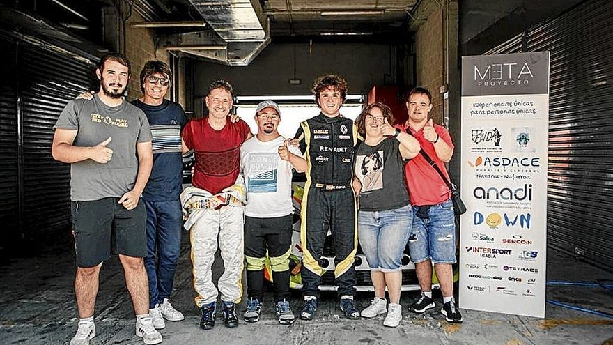 Participantes del evento de ‘Meta3’ en las instalaciones del circuito tras las carreras. | FOTO: JAVIER LUS