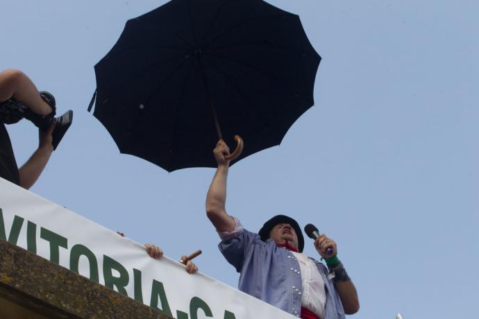 Celedón festeja el txupinazo en una edición anterior de La Blanca.