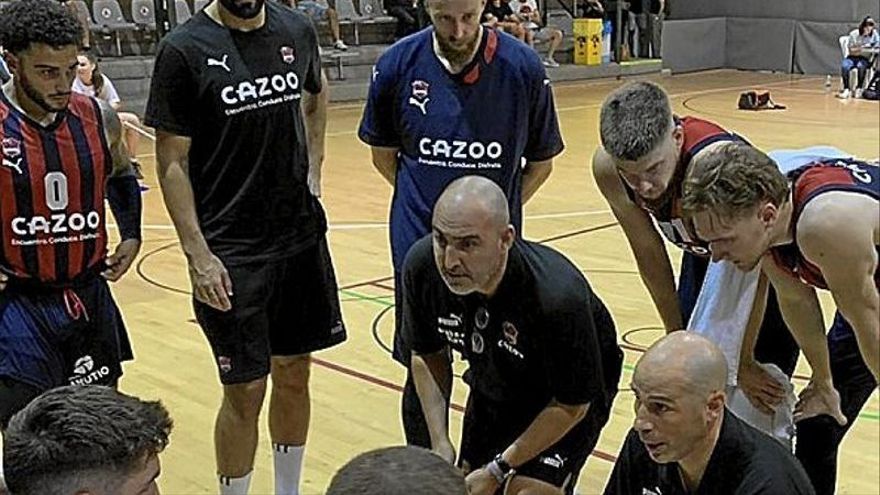 Peñarroya da instrucciones en el duelo ante el UCAM.