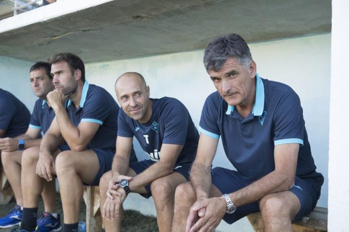 Mendilibar aguarda el inicio de un partido cuando dirigía al Eibar