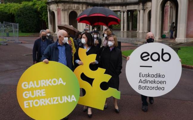 Un momento de la presentación del grupo de trabajo Euskadiko Adinekoen Batzordea.
