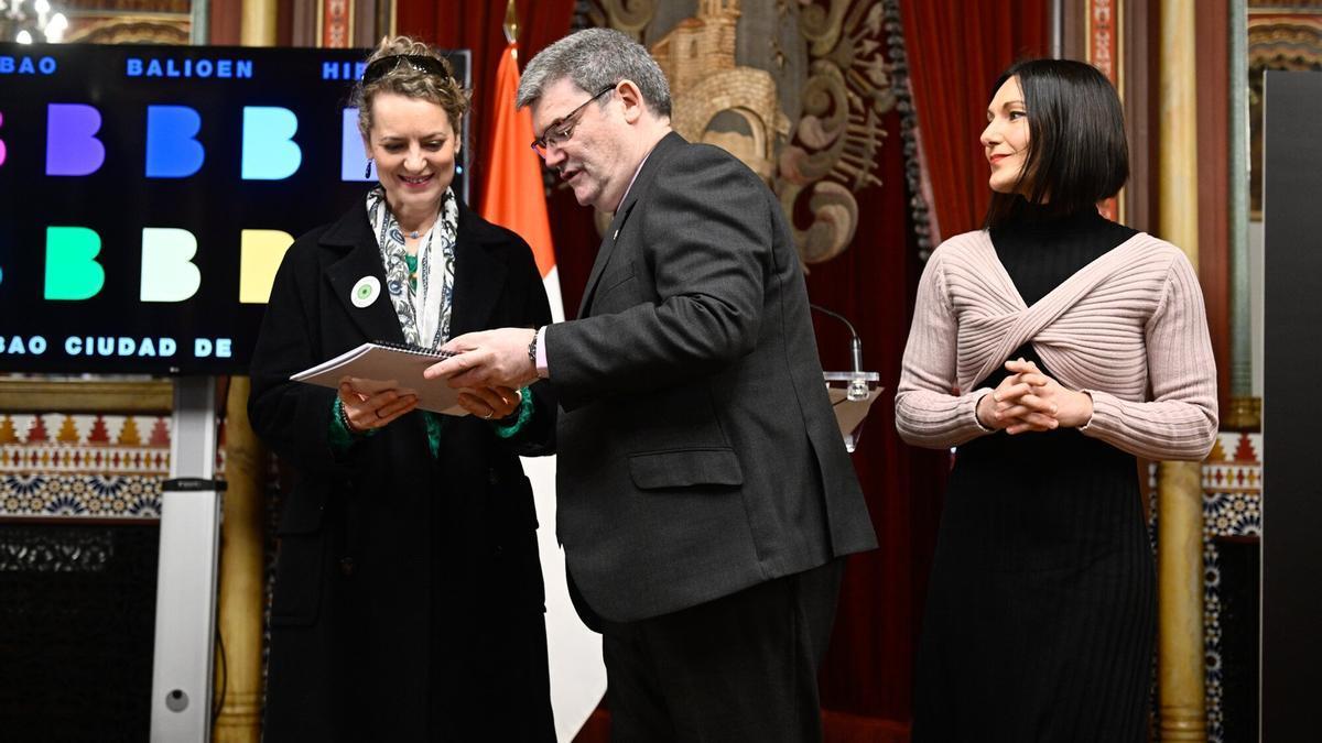 Bilbao edita su Carta de Valores en audio, braille, vídeo y lengua de signos