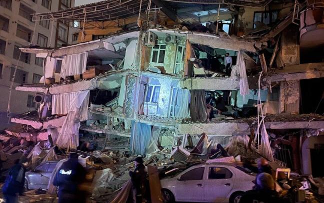 El terremoto con epicentro en Turquía ha provocado centenares de víctimas en este país y en Siria. El terremoto con epicentro en Turquía ha provocado centenares de víctimas en este país y en Siria.