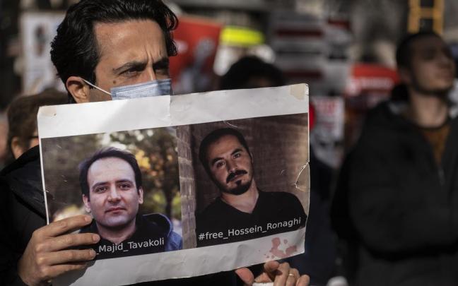 Concentración para exigir la puesta en libertad de varios detenidos desde el inicio de las protestas en Irán. Concentración para exigir la puesta en libertad de varios detenidos desde el inicio de las protestas en Irán.