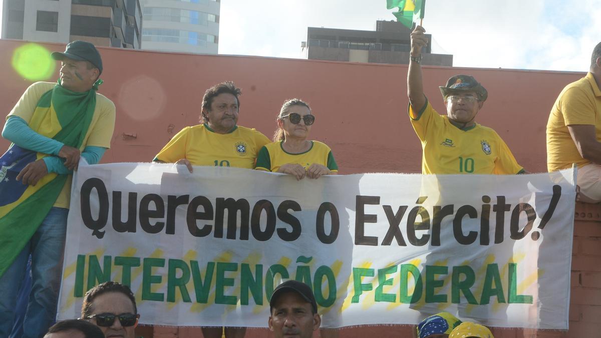 Un grupo de seguidores de Jair Bolsonaro pide la intervención del Ejército tras su derrota en las elecciones.