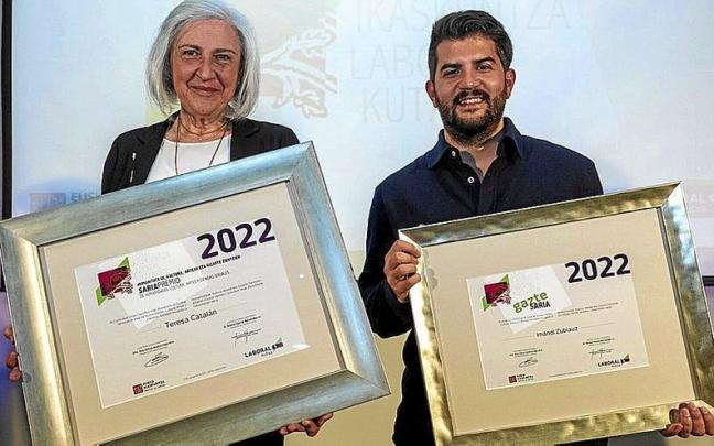 Teresa Catalán recibe el Premio Eusko Ikaskuntza