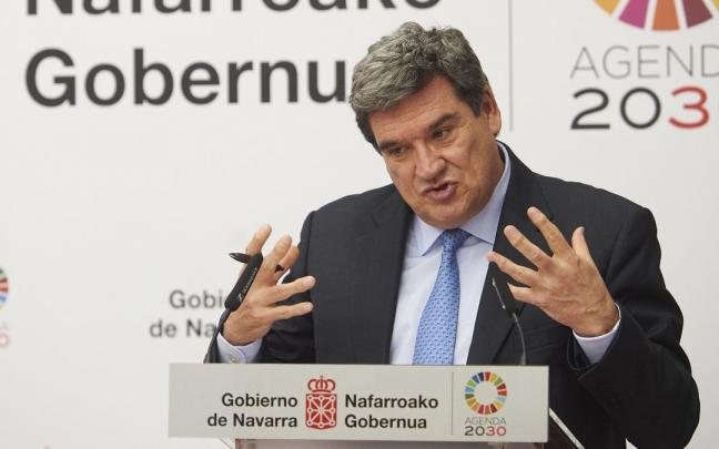 El ministro José Luis Escrivá durante una comparecencia en Iruñea.