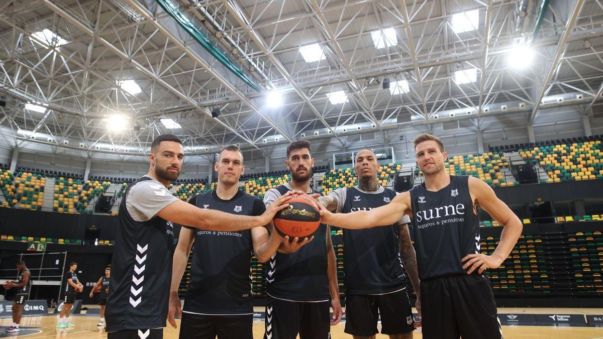 Los nuevos fichajes del Bilbao Basket tendrán hoy sus primeros minutos en Laredo.