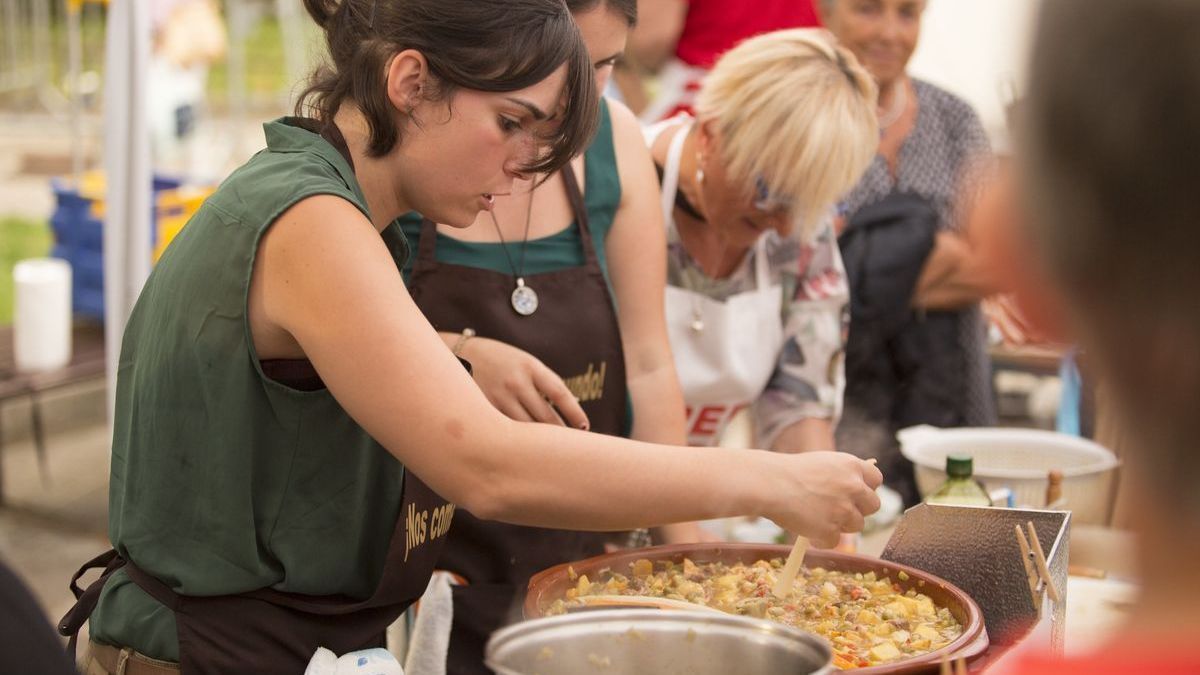 Hoy tendrá lugar la primera edición del concurso gastronómico intergeneracional en la plaza Gipuzkoa.