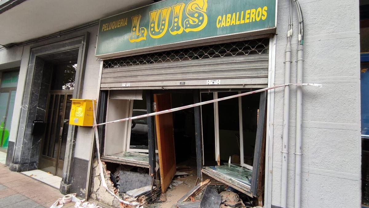 El acceso a la peluquería tras el accidente.