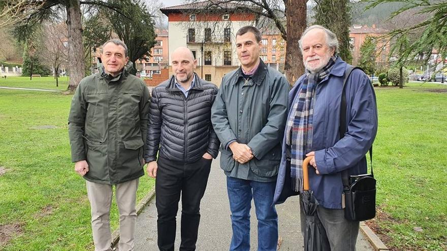 Ezkerretik eskuinera, Ángel Anero, Juan Ramón Urkijo, Gómez Viar eta Josu Montalbán.