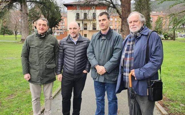 Ezkerretik eskuinera, &Aacute;ngel Anero, Juan Ram&oacute;n Urkijo, G&oacute;mez Viar eta Josu Montalb&aacute;n.