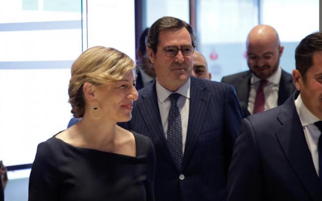 El secretario general de la CEOE, Antonio Garamendi, junto a la ministra de Trabajo. Yolanda Díaz. El secretario general de la CEOE, Antonio Garamendi, junto a la ministra de Trabajo. Yolanda Díaz.