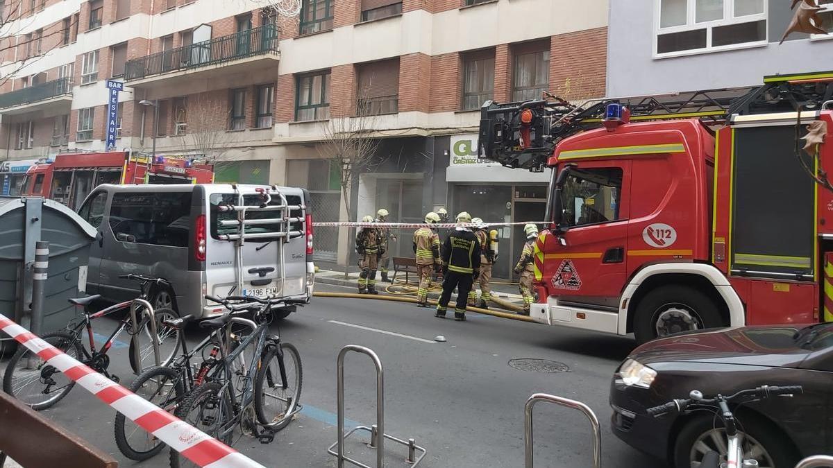 Los bomberos han tenido que acudir a un incendio declarado en el barrio de Coronación este mediodía