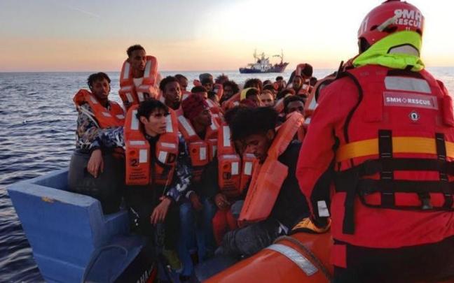 Un rescate en el Mediterráneo a cargo de Salvamento Marítimo Humanitario (SMH). | FOTO: UNAI BEROIZ Un rescate en el Mediterráneo a cargo de Salvamento Marítimo Humanitario (SMH). | FOTO: UNAI BEROIZ