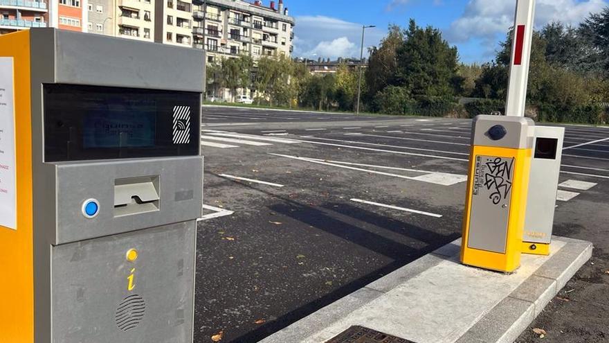 Imagen del acceso al parking que sufrió un ataque el pasado sábado a la noche.