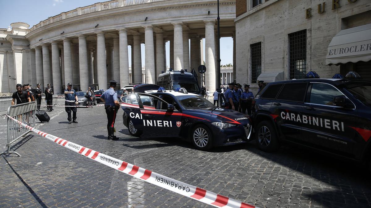 Vehículos y cordón policial de los Carabinieri en Roma, imagen de archivo.