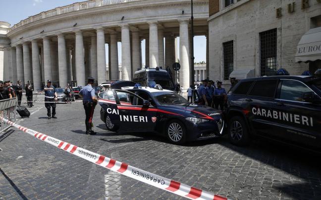 Vehículos y cordón policial de los Carabinieri en Roma, imagen de archivo.