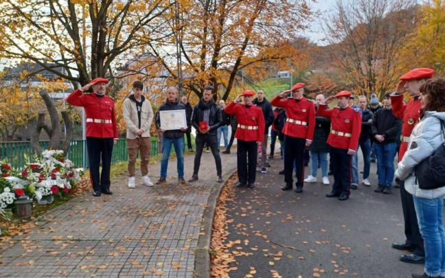 Homenaje a los agentes I&ntilde;aki Mendiluce Etxebarria y Jos&eacute; Luis Gonz&aacute;lez Villanueva, asesinados hace 27 a&ntilde;os por Mikel Otegi