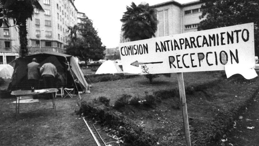 En 1989, cartel colocado en la plaza Blanca de Navarra.