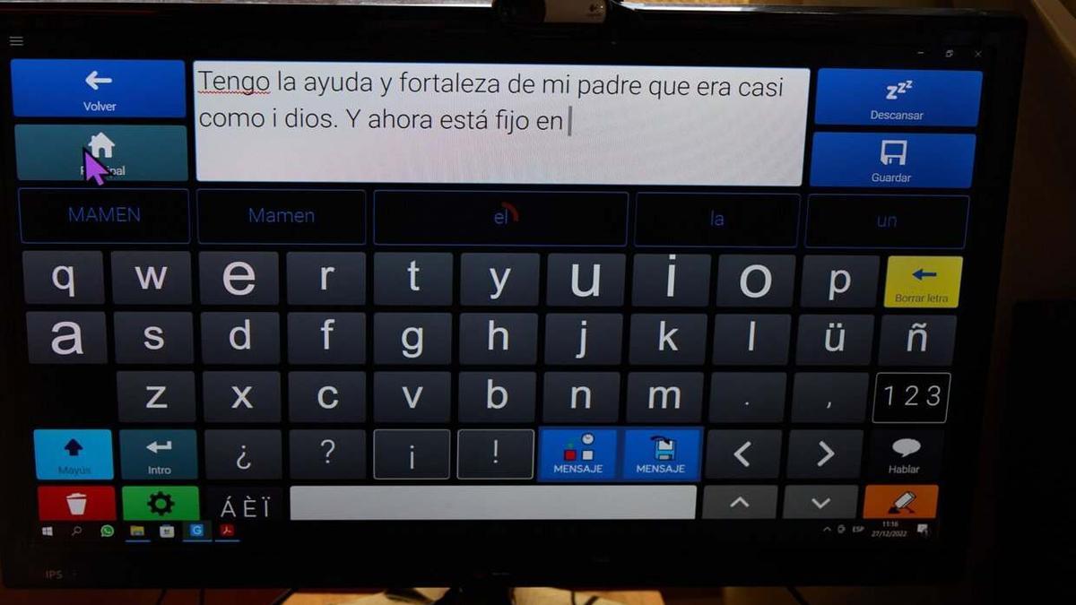 La pantalla del ordenador con un programa que transcribe los movimientos de la mirada de María.