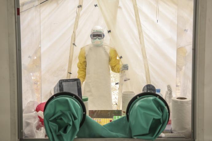 Trabajos de MSF durante un brote de ébola.