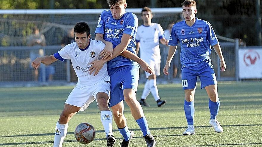 Lance del encuentro de ayer disputado en Sarriguren. | FOTO: UNAI BEROIZ