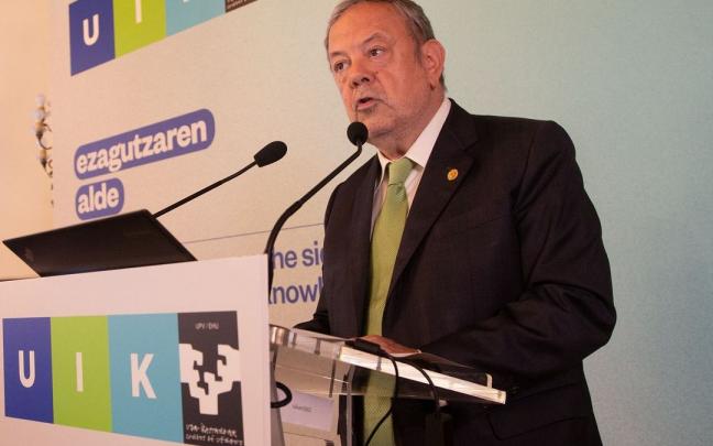 El consejero vasco de Econom&iacute;a y Hacienda, Pedro Azpiazu, durante el curso de verano de la UPV/EHU.