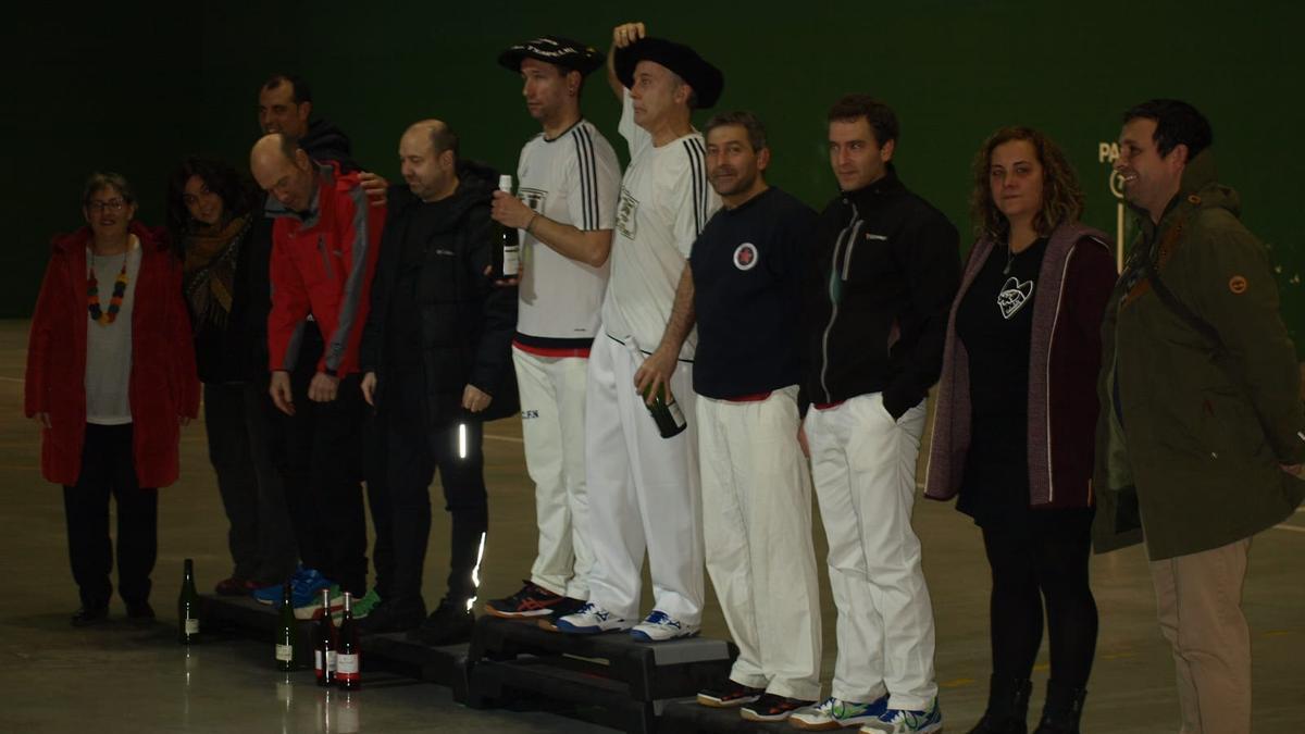 El podio tras la final del XVI Campeonato de Frontenis de Ansoáin.