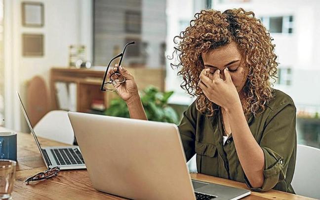 Miles de trabajadores sufren el s&iacute;ndrome del quemado.