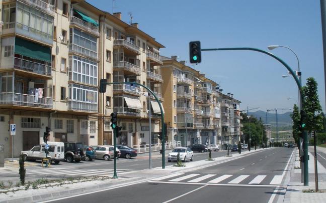 Sem&aacute;foro ubicado en la carretera Sarriguren, en Pamplona.
