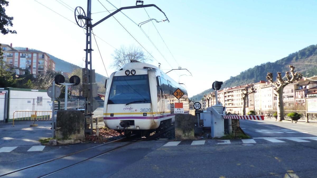 Tren de Renfe en Balmaseda, del trayecto hacia Bilbao