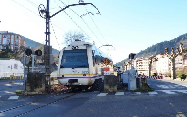 Tren de Renfe en Balmaseda, del trayecto hacia Bilbao Tren de Renfe en Balmaseda, del trayecto hacia Bilbao