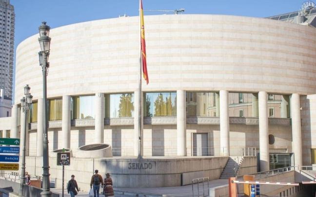 Fachada del Senado. Fachada del Senado.