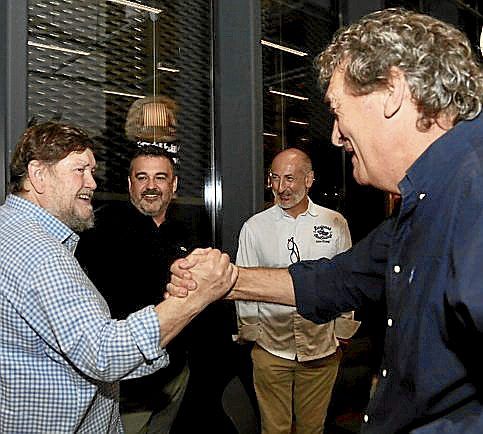 Zeberio, saludando a todos sus conocidos.