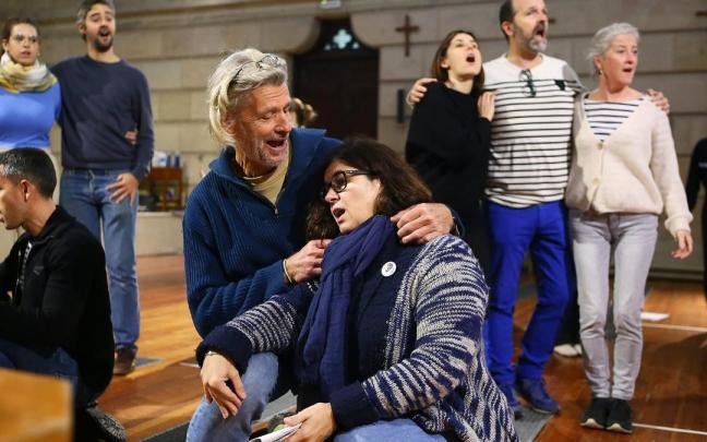 El elenco de Opus Lírica, en el ensayo de la ópera 'Dido y Eneas', este domingo, en la iglesia Zorroaga de Donostia