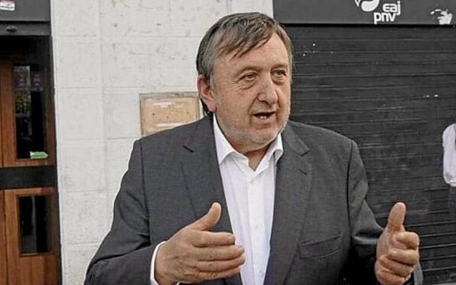 Suso este martes frente a la sede del ABB.