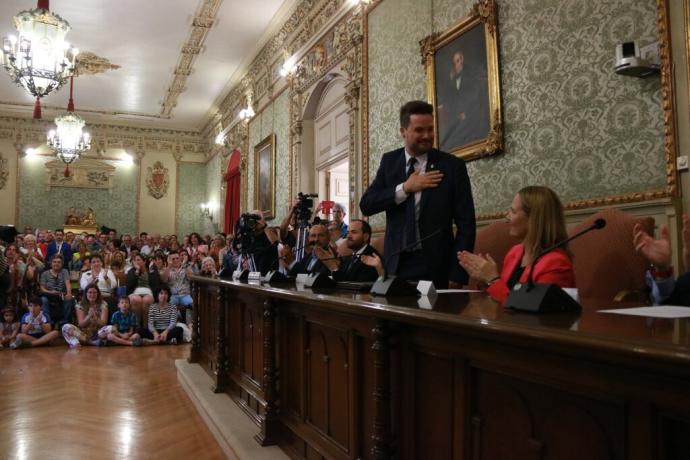 Toquero, tras ser elegido alcalde en la sesión de constitución del Ayuntamiento de Tudela.