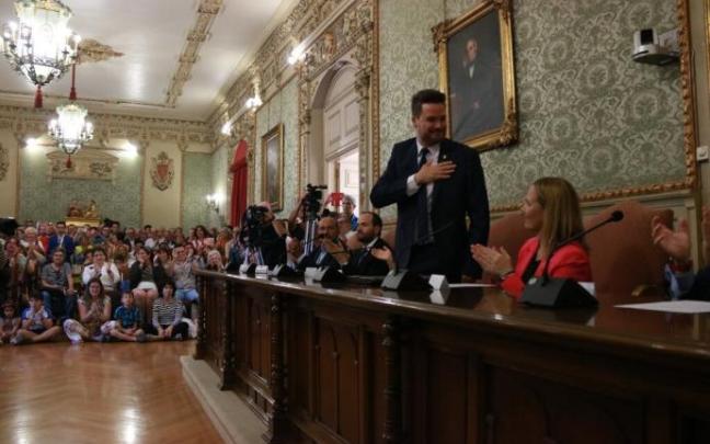 Toquero, tras ser elegido alcalde en la sesión de constitución del Ayuntamiento de Tudela. Toquero, tras ser elegido alcalde en la sesión de constitución del Ayuntamiento de Tudela.