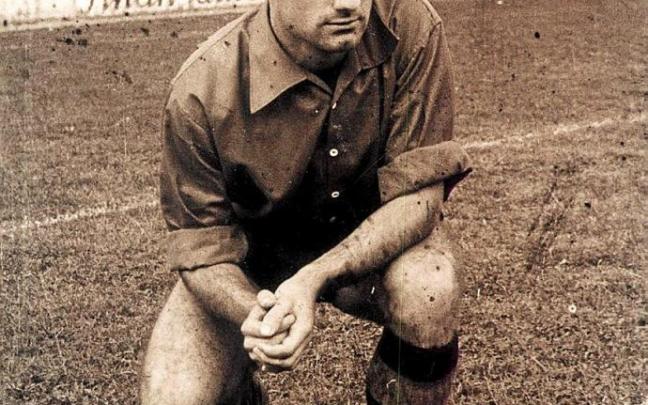 Echeverría posa en San Juan en la temporada 1953-54.