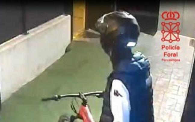 Imagen captada por la cámara de seguridad. Imagen captada por la cámara de seguridad.