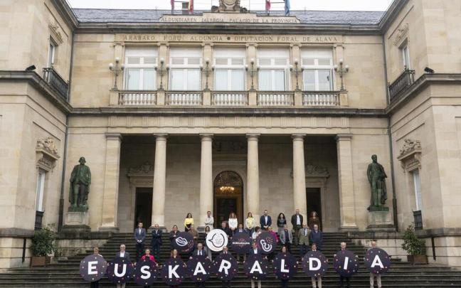 Euskaraldiaren aurkezpenaren irudi bat (informazio horretatik kanpo), lurraldean hizkuntzaren erabilera ere bultzatzen duena.