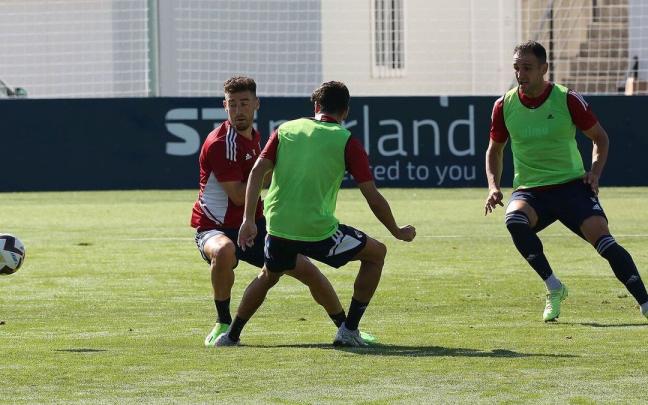 Ejercicios de la primera plantilla de Osasuna en Tajonar.