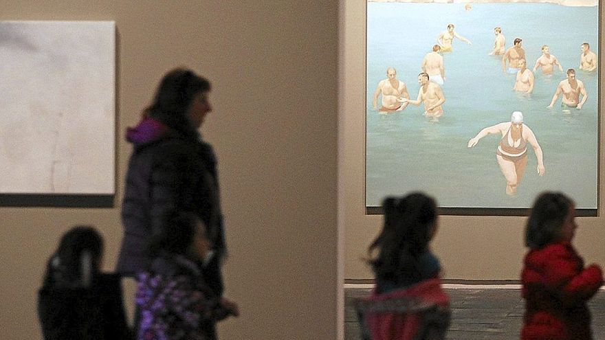 Un cuadro de Eleña Goñi, en la exposición itinerante del 25º aniversario de la UPNA (2012).