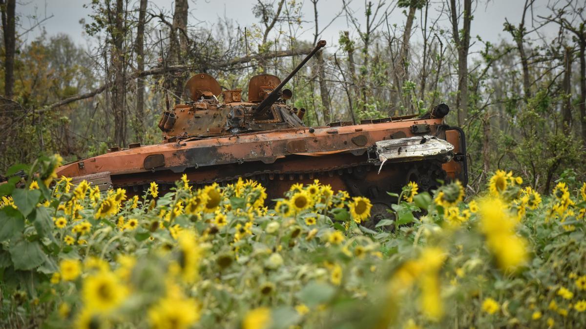 Un tanque ruso calcinado en la región de Donestsk.