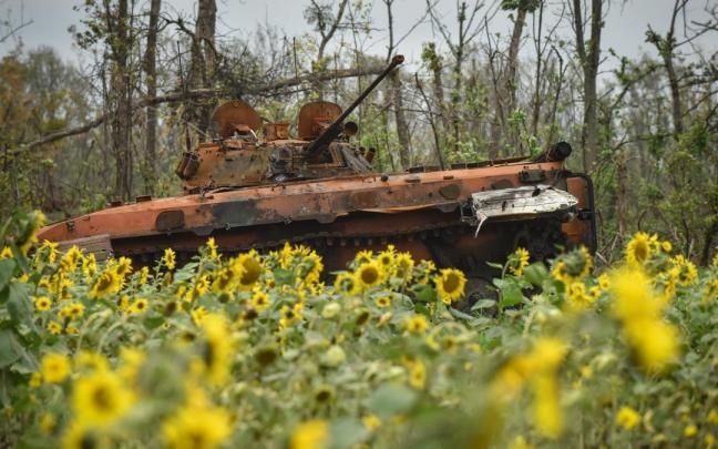 Un tanque ruso calcinado en la región de Donestsk.