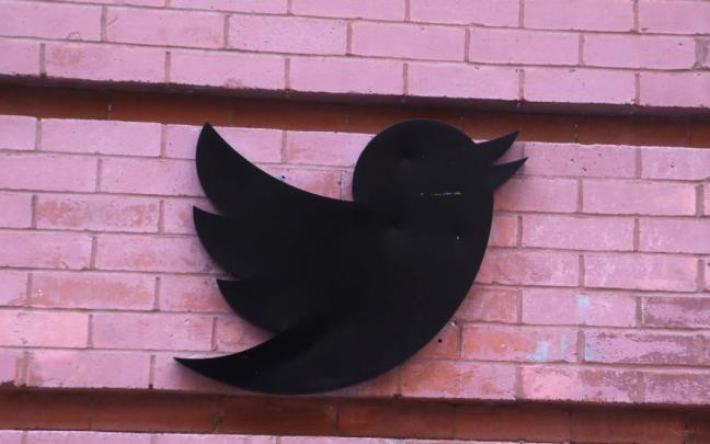 Según la legislación estatal Twitter debería abrir un proceso de despido colectivo.