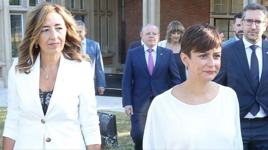 La consejera de Autogobierno, Olatz Garamendi, con la ministra de Política Territorial, Isabel Rodríguez, en Leioa.
