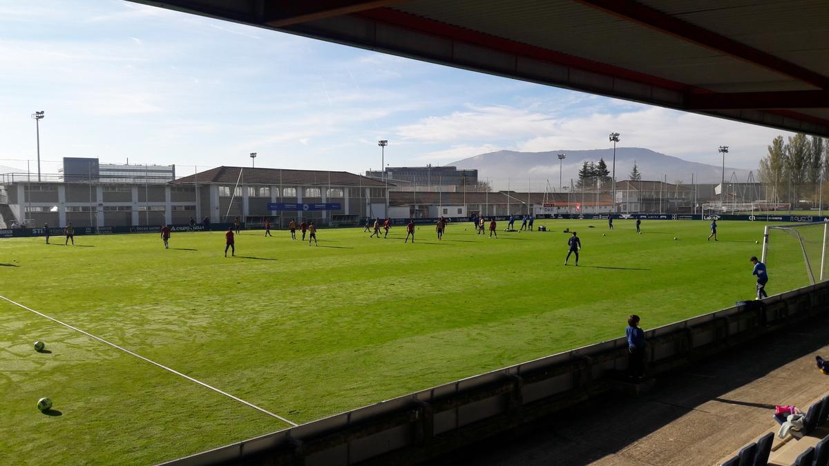 Los jugadores de Osasuna, durante el entrenamiento de este sábado en Tajonar.